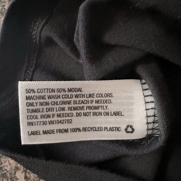 A New Day Classic Black V-Neck Women's Top NWOT - Picture 4 of 4